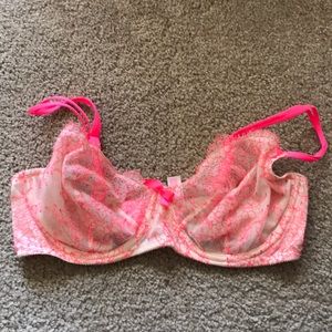 36D neon pink bra from Victoria Secret